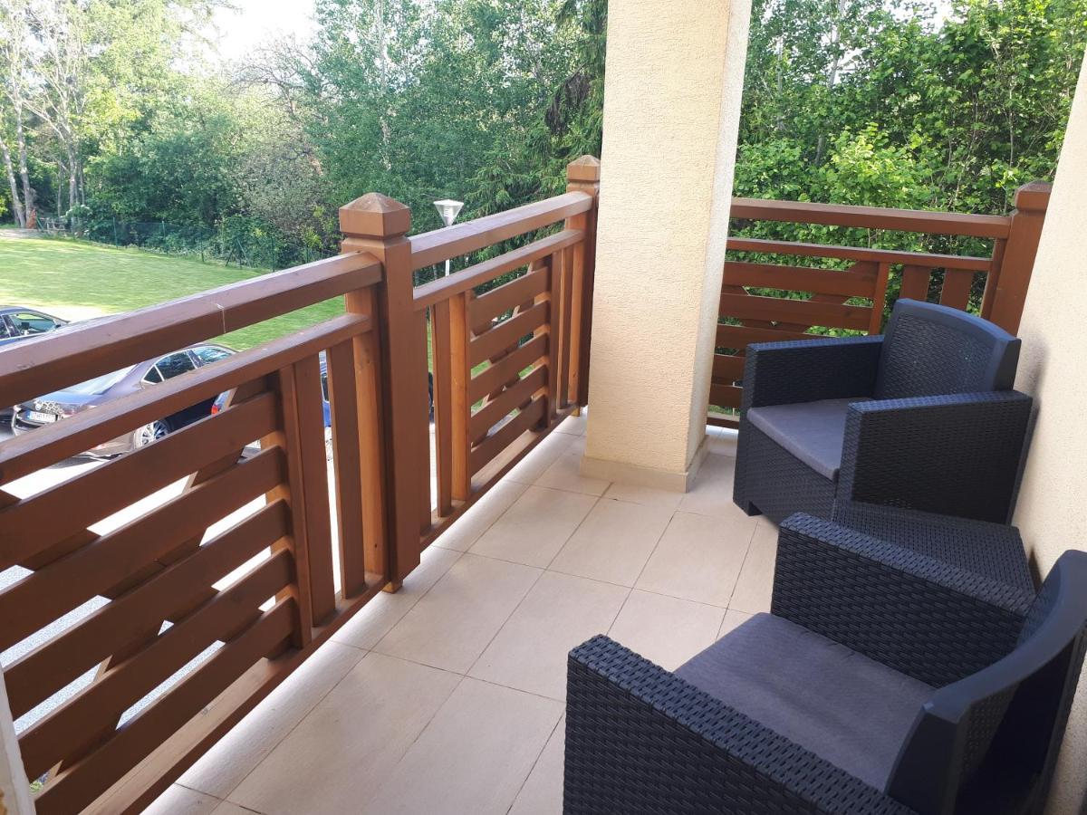 Apartman V Starej Lesnej S Balkonom Стара-Лесна Экстерьер фото